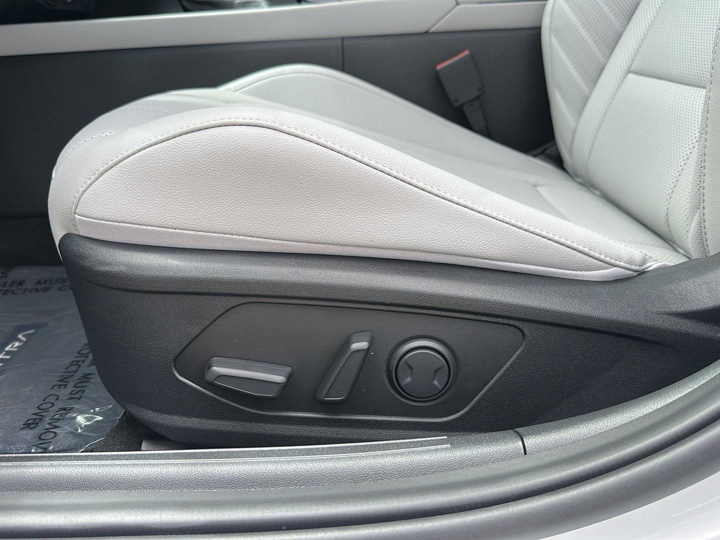 Used 2026 Serenity White Hyundai Limited image 11