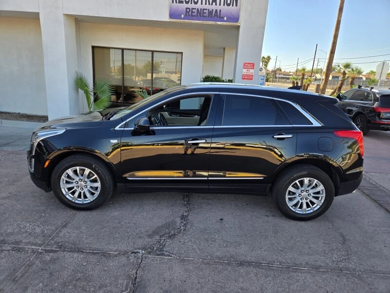 Used 2018 Stellar Black Metallic Cadillac FWD image 2