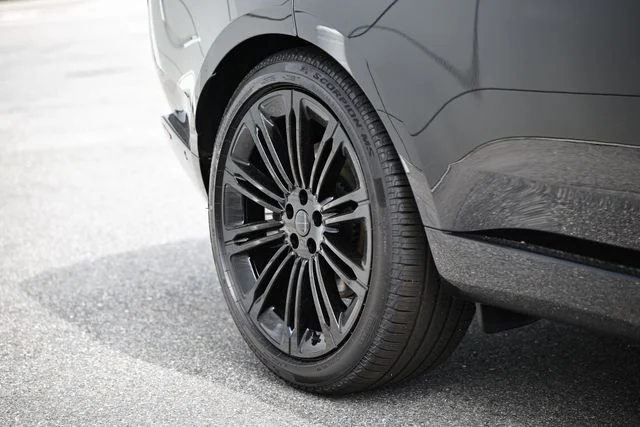 New 2026 Santorini Black Land Rover SE image 12