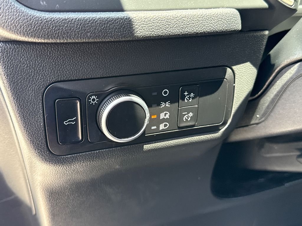 Used 2022 White Ford SE image 23