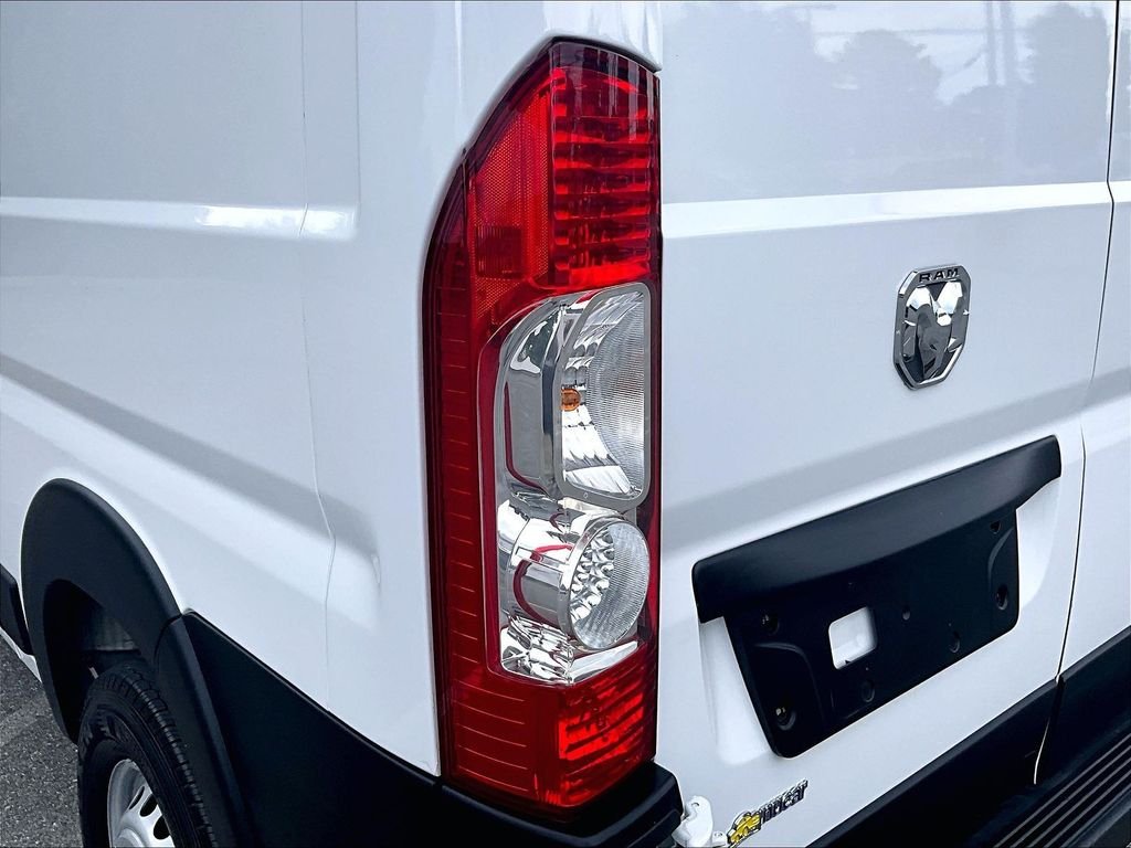 Used 2025 White Ram Base image 33