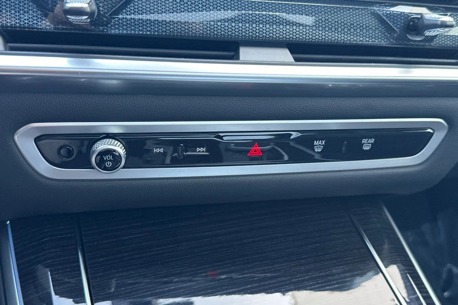 New 2026 Black Sapphire Metallic BMW xDrive50e image 18
