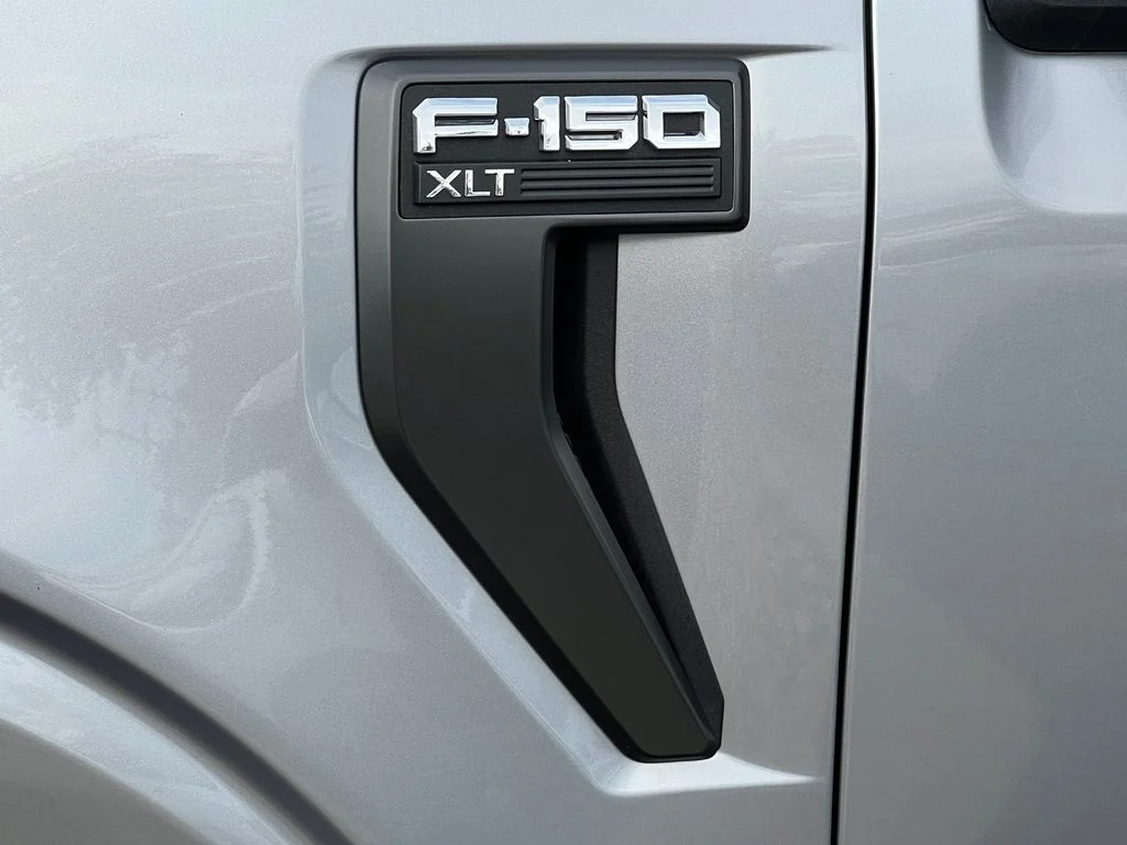 Used 2021 Silver Ford XLT image 8