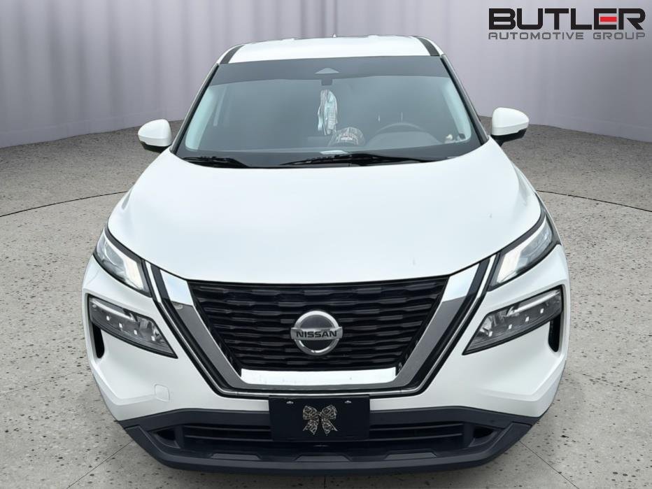 Used 2021 Pearl White Tricoat Nissan SV image 1