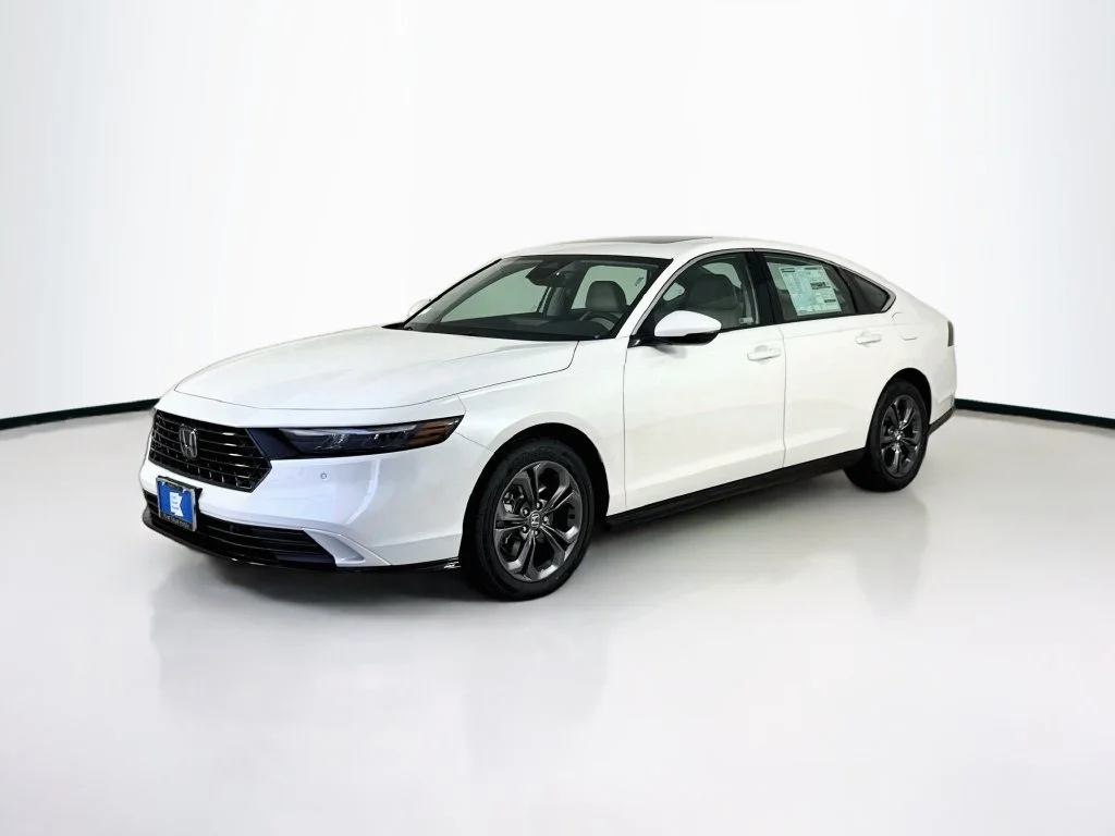 New 2026 Platinum White Pearl Honda EX-L image 3