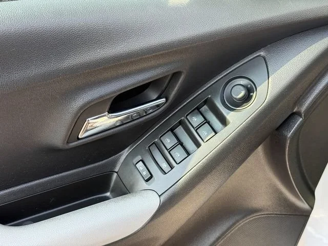 Used 2021 IRIDESCENT PEARL TRICOAT Chevrolet LT image 15