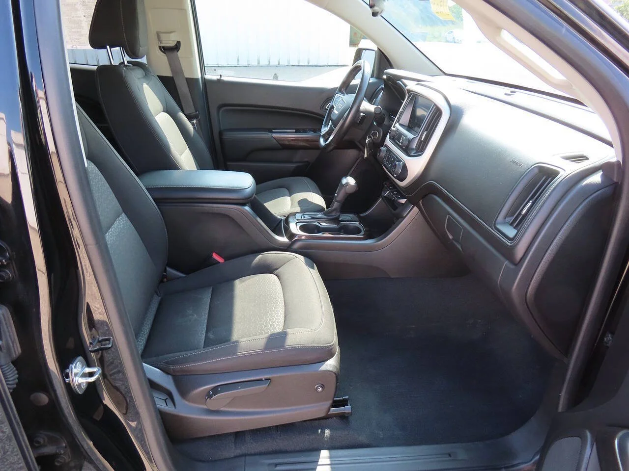 Used 2021 Onyx Black GMC Elevation 4x4 4dr Crew Cab 5 ft. SB image 8
