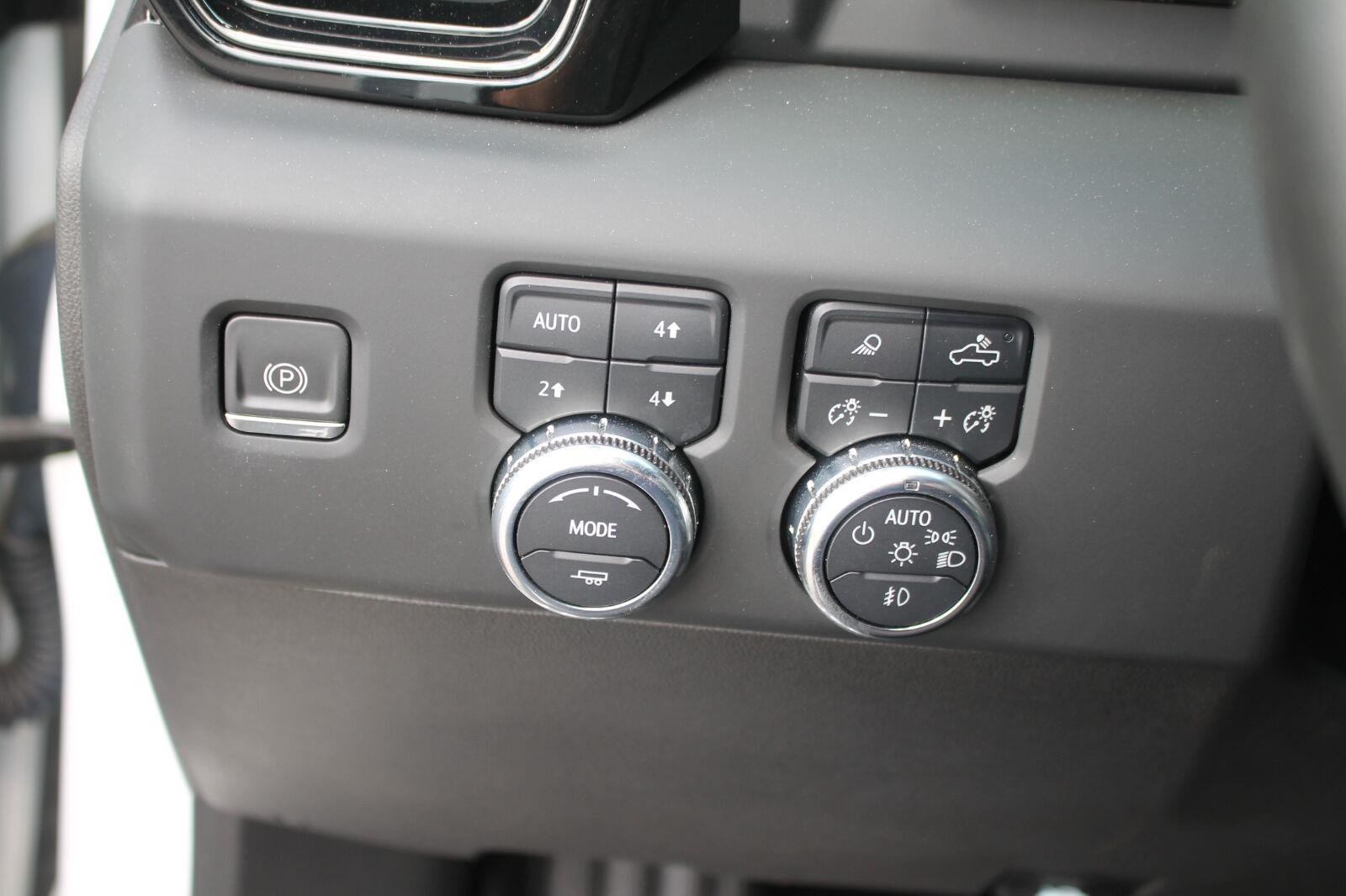 Used 2024 Summit White GMC AT4 image 19