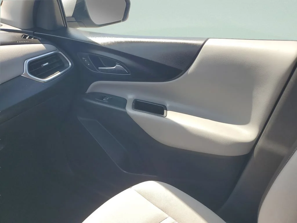 Used 2018 SILVER ICE METALLIC Chevrolet LT image 13