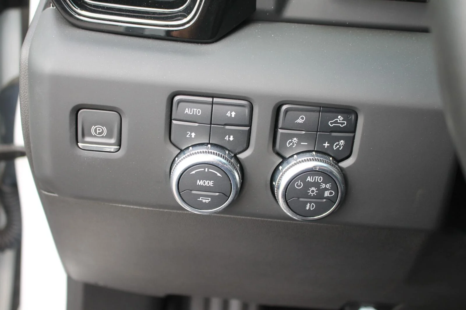 Used 2024 Summit White GMC AT4 image 19