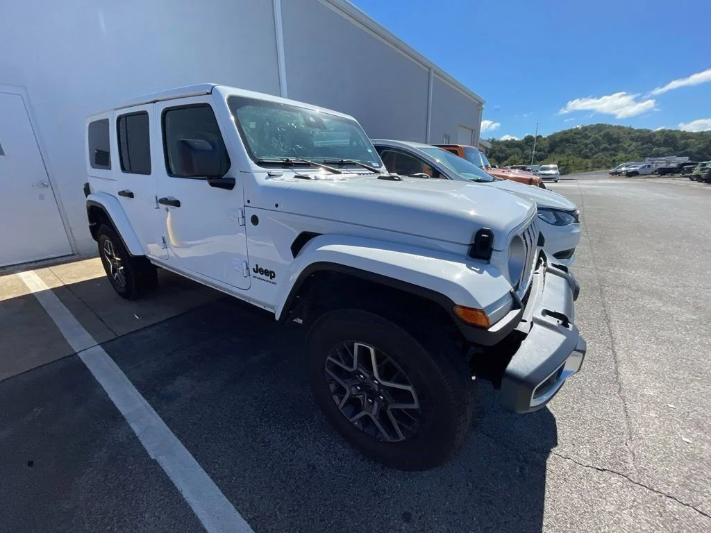 Used 2025 White Jeep Sahara image 6