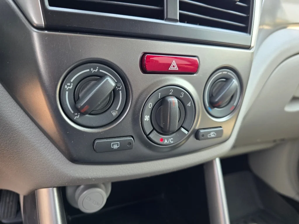 Used 2013 Satin White Pearl Subaru 2.5X image 22