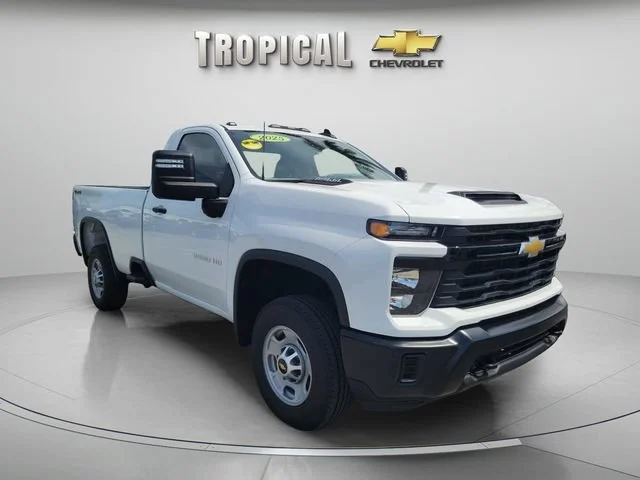 New 2025 Summit White Chevrolet WT image 7