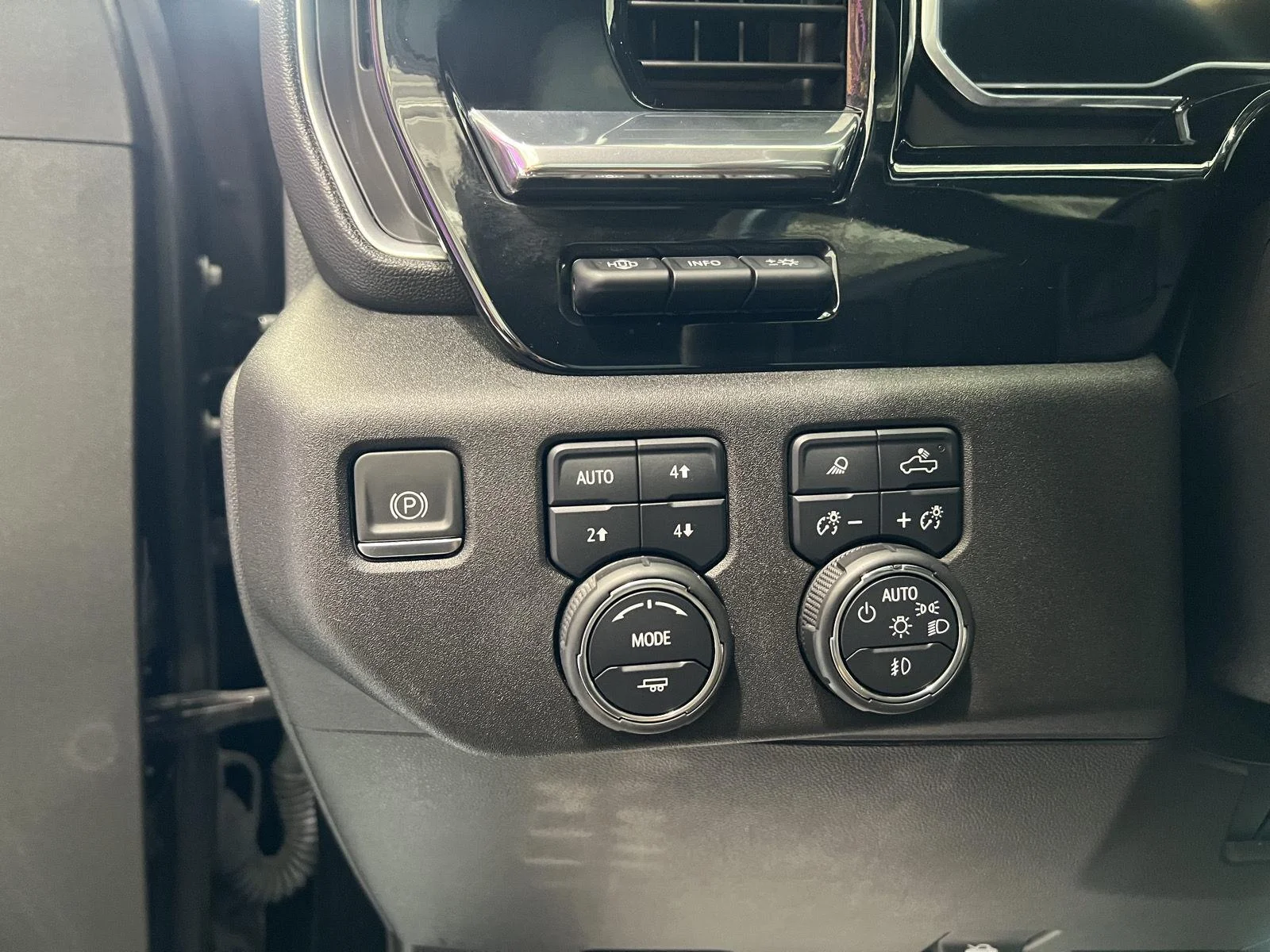 Used 2024 Black Chevrolet High Country image 17