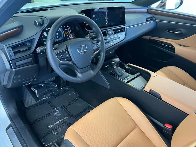 Used 2025 Eminent White Pearl Lexus 300h image 25