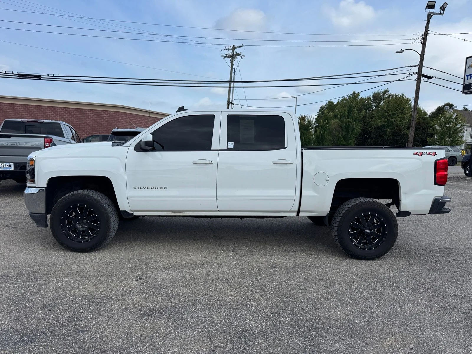 Used 2018 White Chevrolet LT image 3