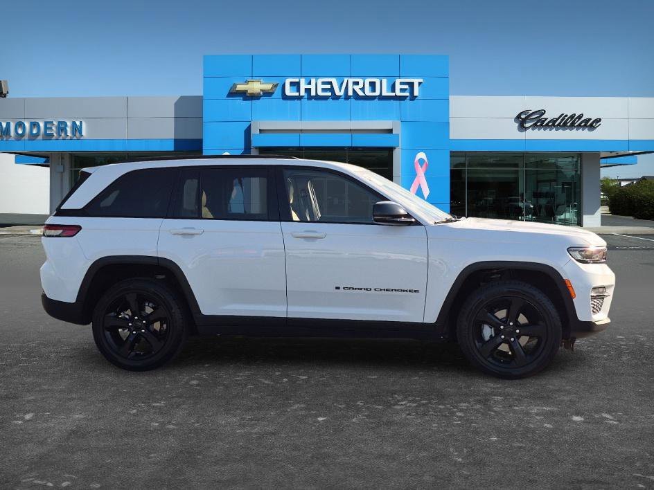 Used 2023 Bright White Clearcoat Jeep Limited image 6
