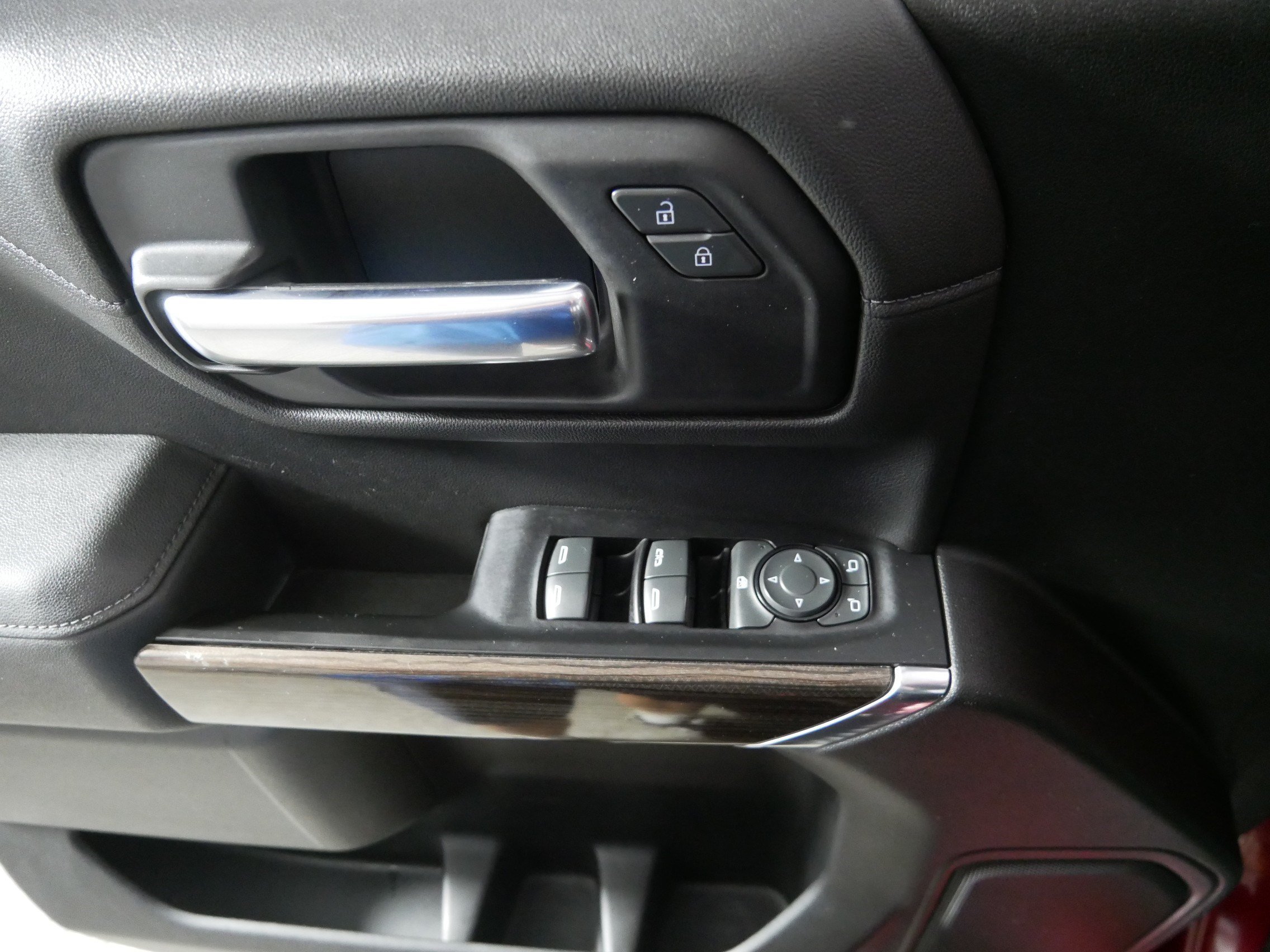 Used 2019 CAJUN RED TINTCOAT Chevrolet LT image 19