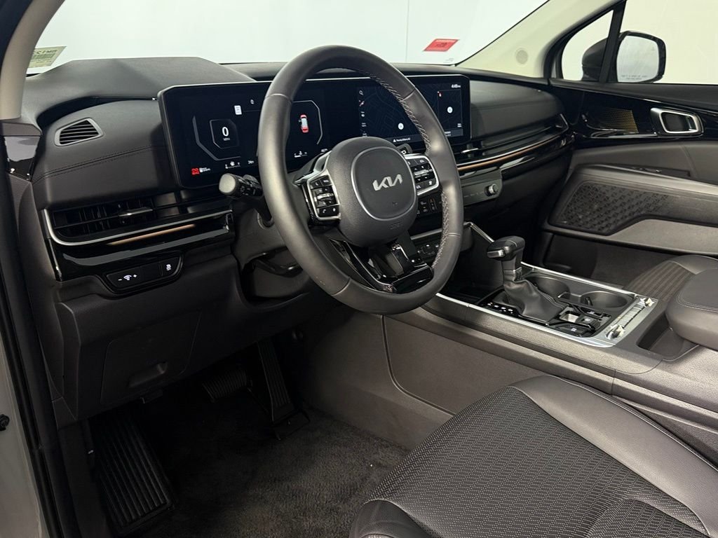 Used 2025 White Kia SX Prestige image 17