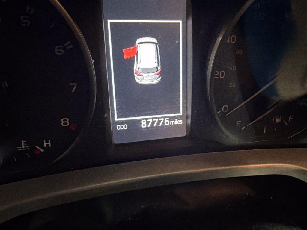 Used 2018 White Toyota XLE image 2