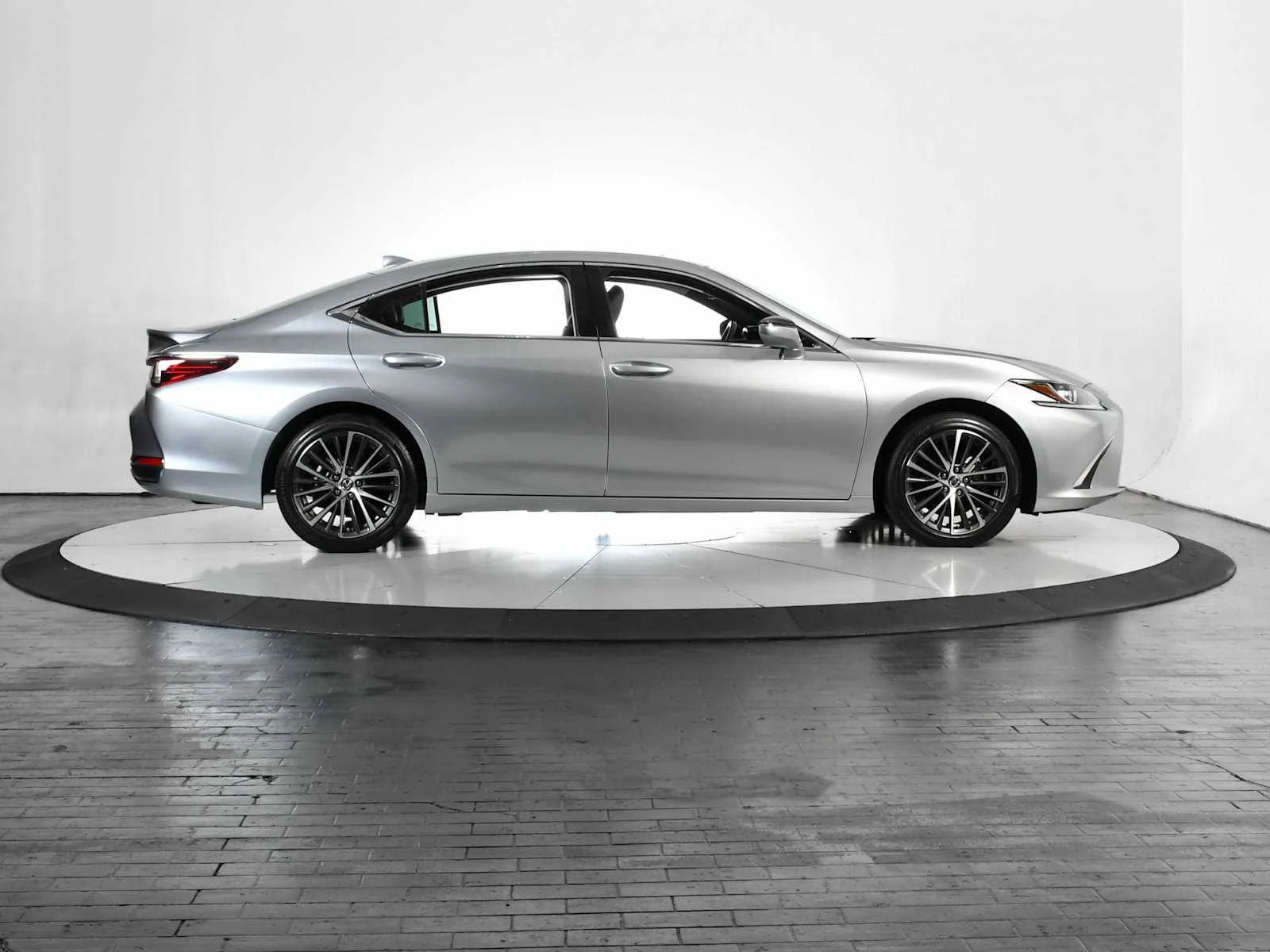 Certified Used 2024 IRIDIUM Lexus  image 6