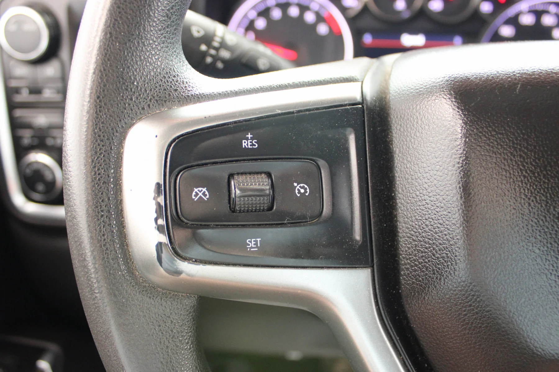 Used 2020 Northsky Blue Metallic Chevrolet 4WD Crew Cab 147 LT image 6