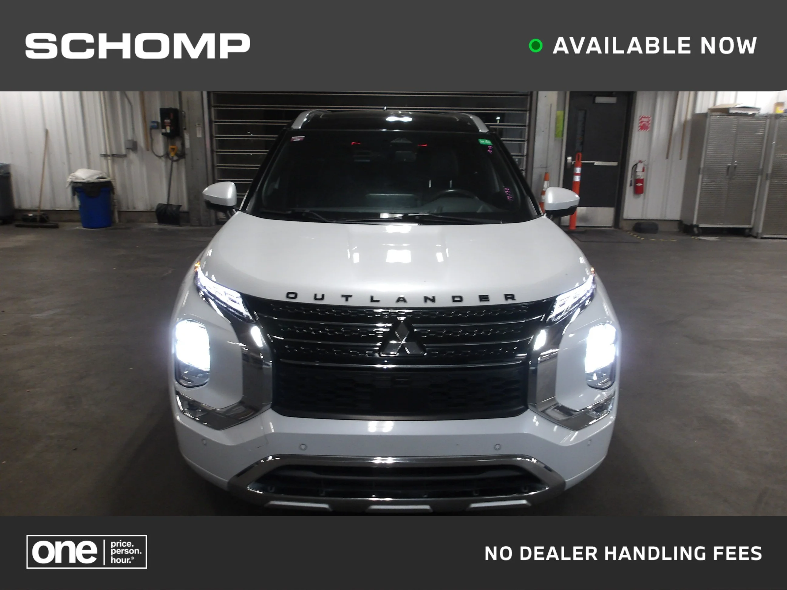Used 2023 White Mitsubishi  image 1