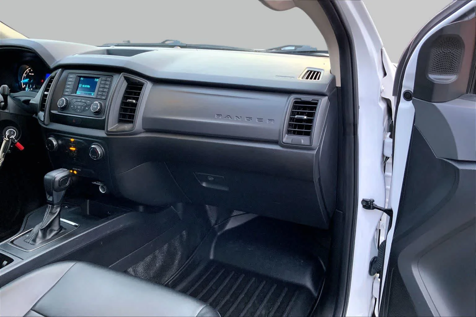 Used 2023 Oxford White Ford XL image 19