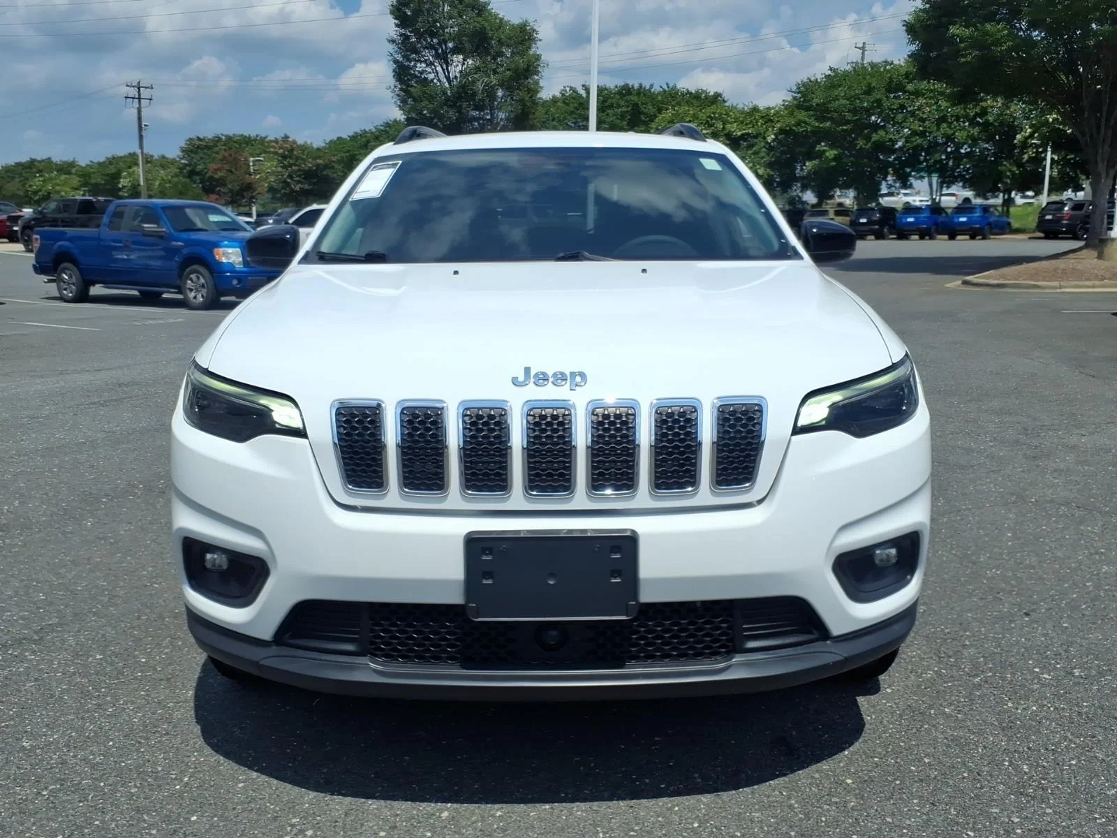 Used 2022 Bright White Clearcoat Jeep Latitude Lux image 12