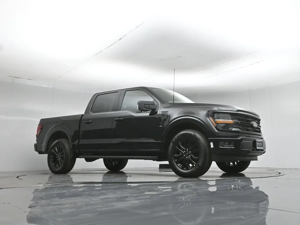 New 2026 Agate Black Metallic Ford XLT image 5