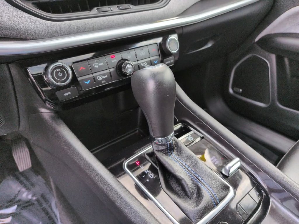 Certified Used 2022 Gray Jeep Latitude image 25