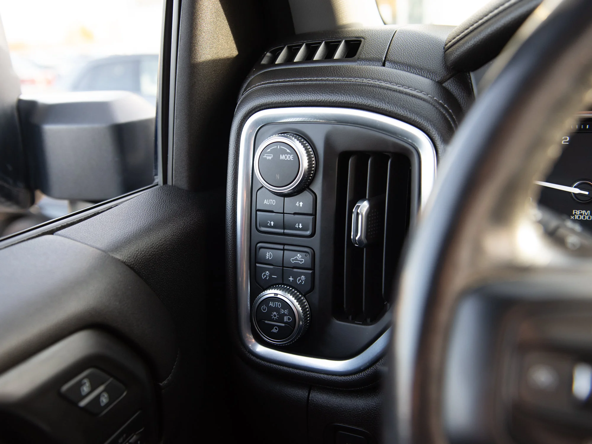 Used 2022 Black GMC Denali* Crew Cab 4x4, 3M PPF, Heated/Ventilated Seats & Wheel, Sunroof, Tonneau Cover image 22