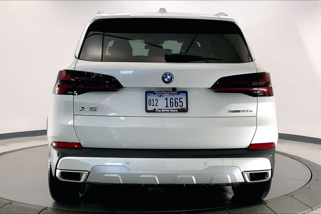 Used 2026 Mineral White Metallic BMW  image 3