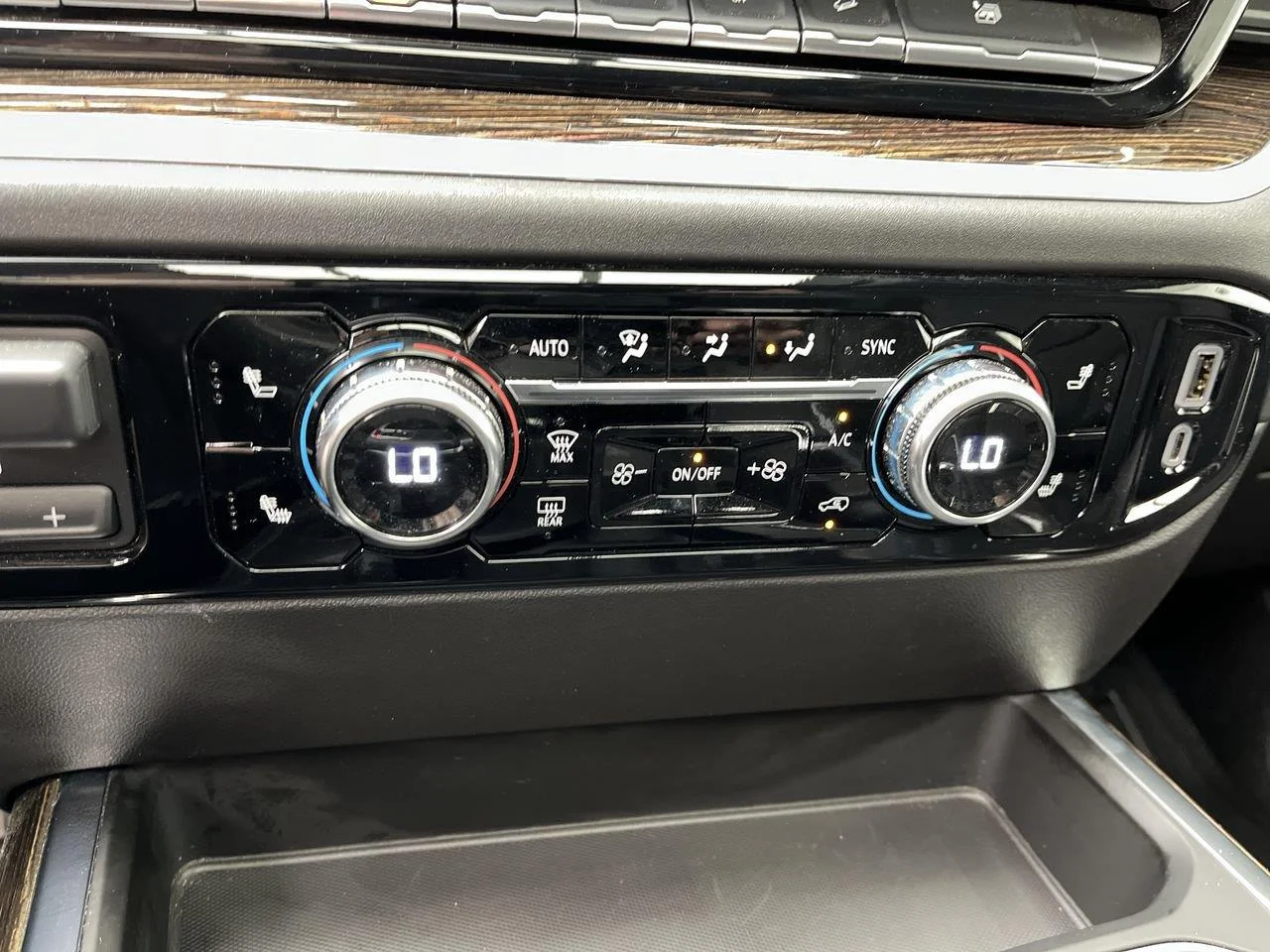 Used 2025 Sterling Metallic GMC Elevation image 24