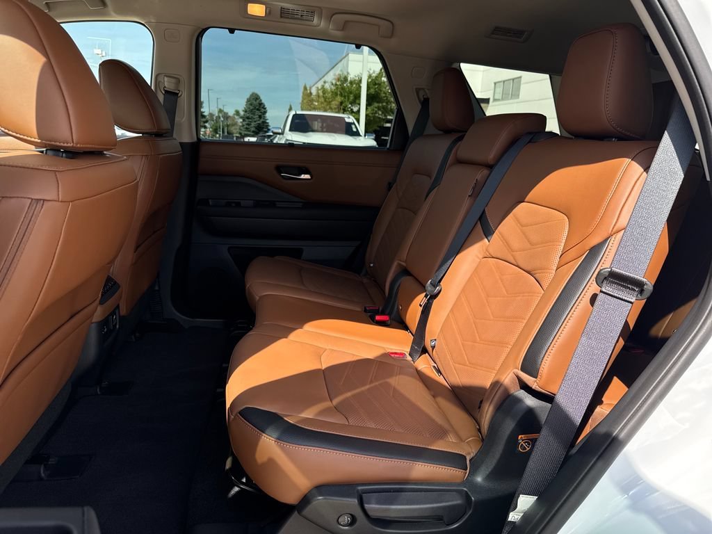 2025 Nissan Pathfinder Platinum - Photo 34