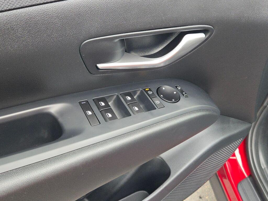 New 2025 Red Hyundai SEL Convenience FWD image 23