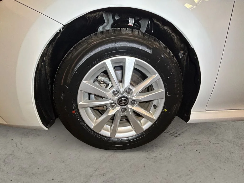 Used 2025 Ice Toyota LE image 14