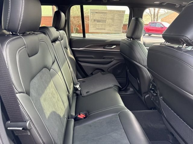 New 2026 Silver Zynith Exterior Paint Jeep Altitude image 11