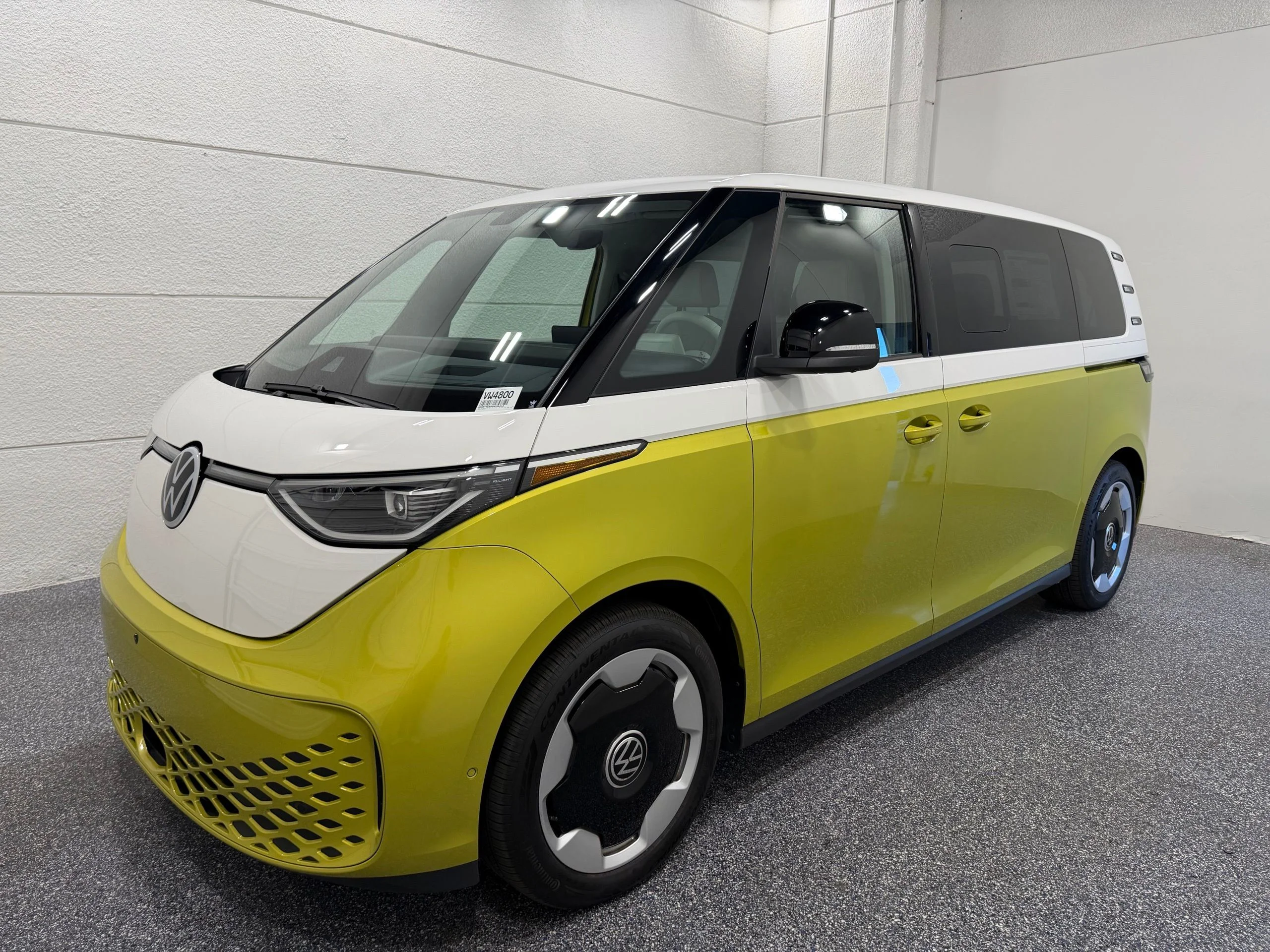 2025 Volkswagen ID. Buzz Pro S Plus 4Motion Two-Tone's photo