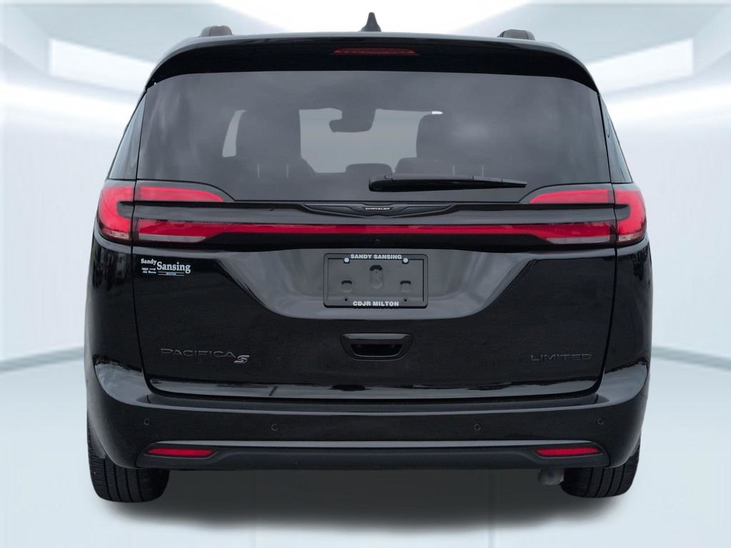Used 2025 Black Chrysler Limited image 5