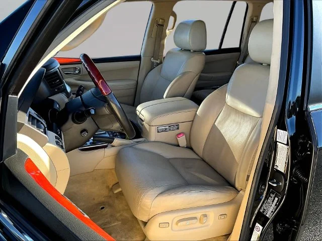 Used 2010  Lexus 570 image 25
