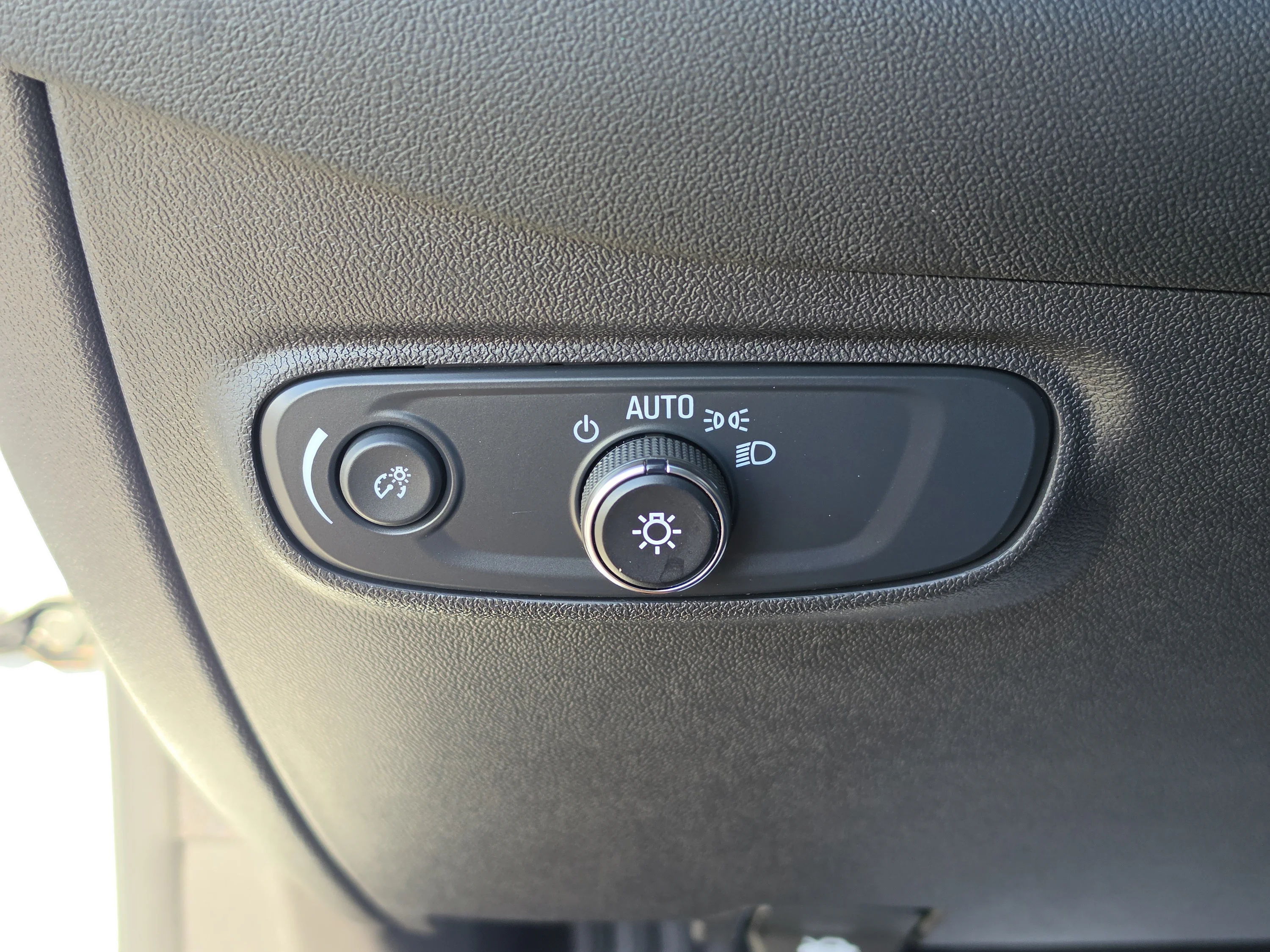 Used 2024 Summit White Chevrolet LT image 32