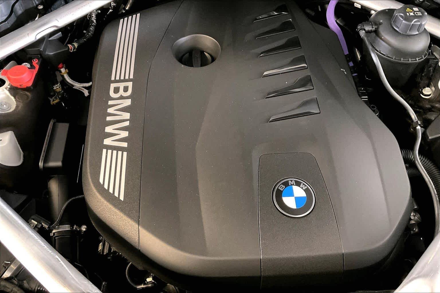 New 2027 Mineral White Metallic BMW xDrive40i image 17