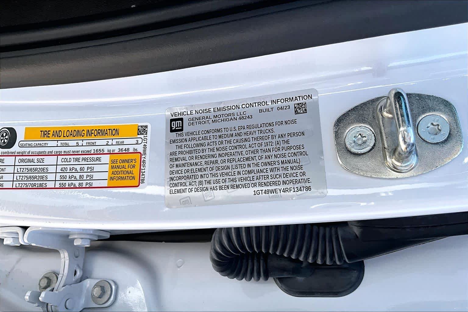 Used 2024 White Frost Tricoat GMC Denali image 34