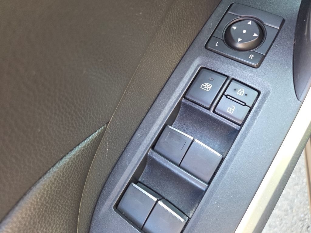 2022 Toyota RAV4 SE - Photo 33