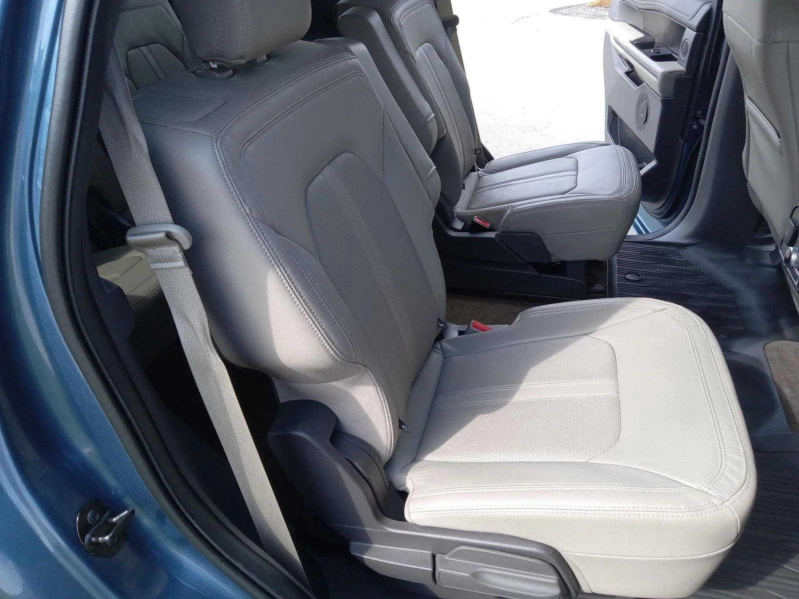 Used 2020 Blue Ford Limited image 11