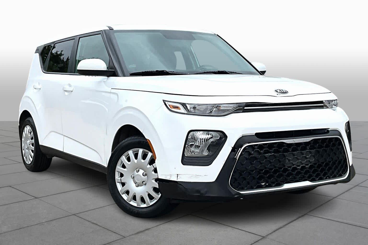 Used 2021 Snow White Pearl Kia LX image 3