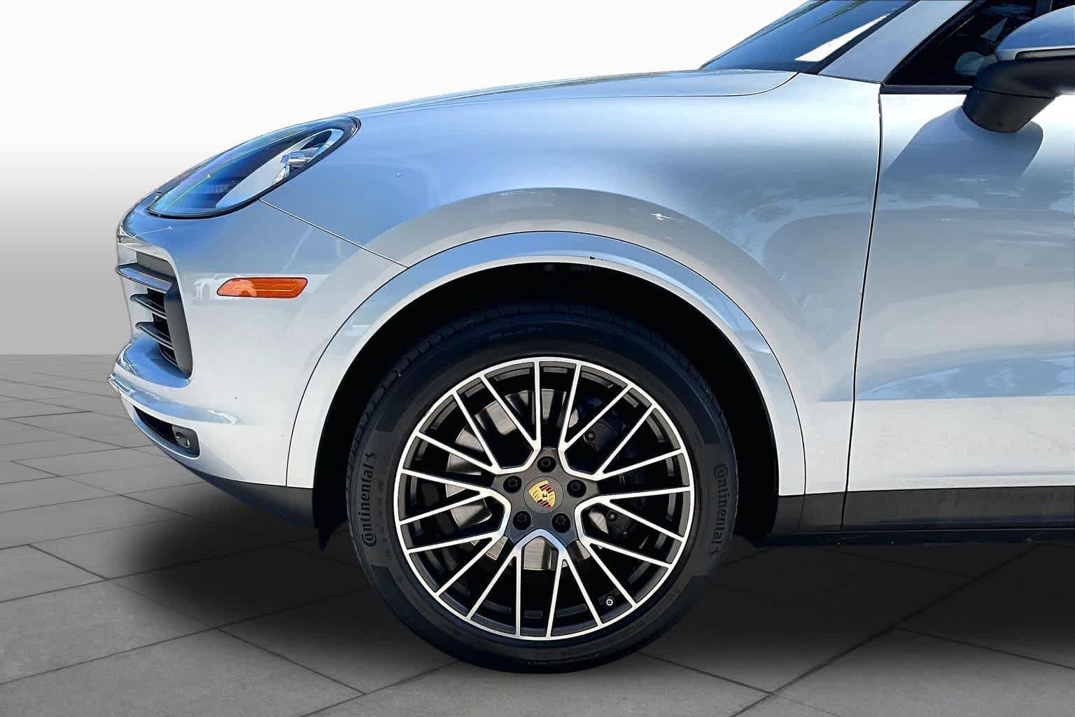 Used 2023  Porsche  image 11
