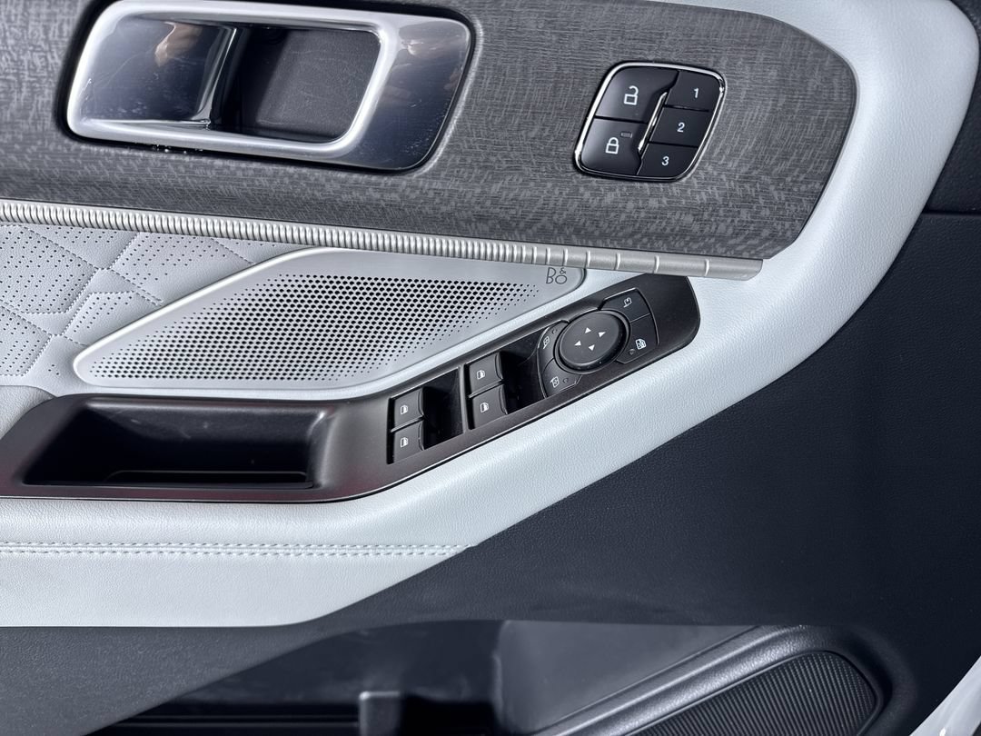 New 2027 Avalanche Gray Ford Platinum image 14
