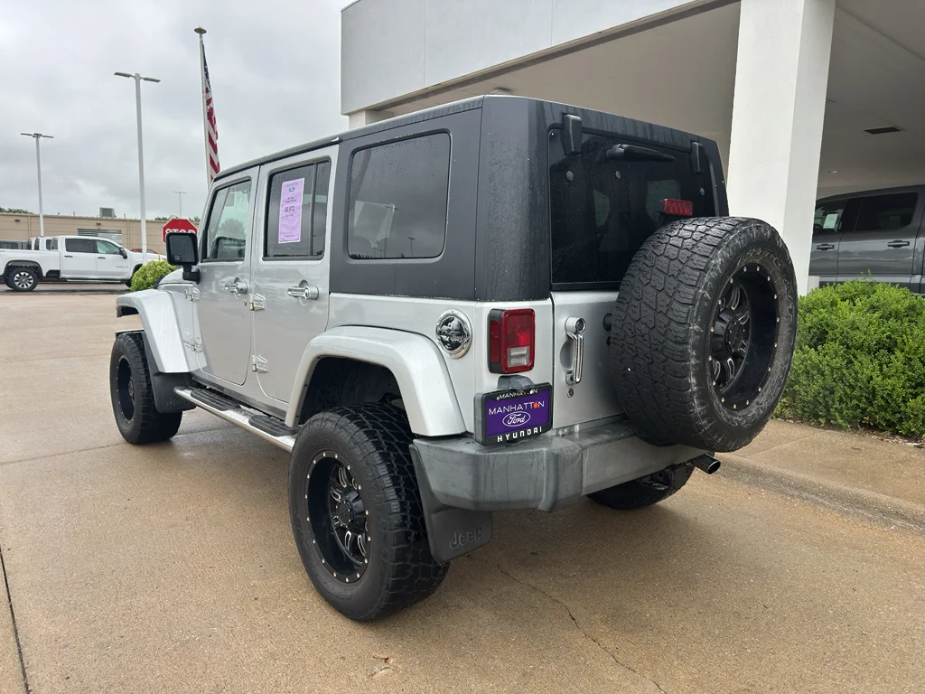 Used 2007 Bright Silver Metallic Clearcoat/Black Soft Top Jeep Sahara image 6